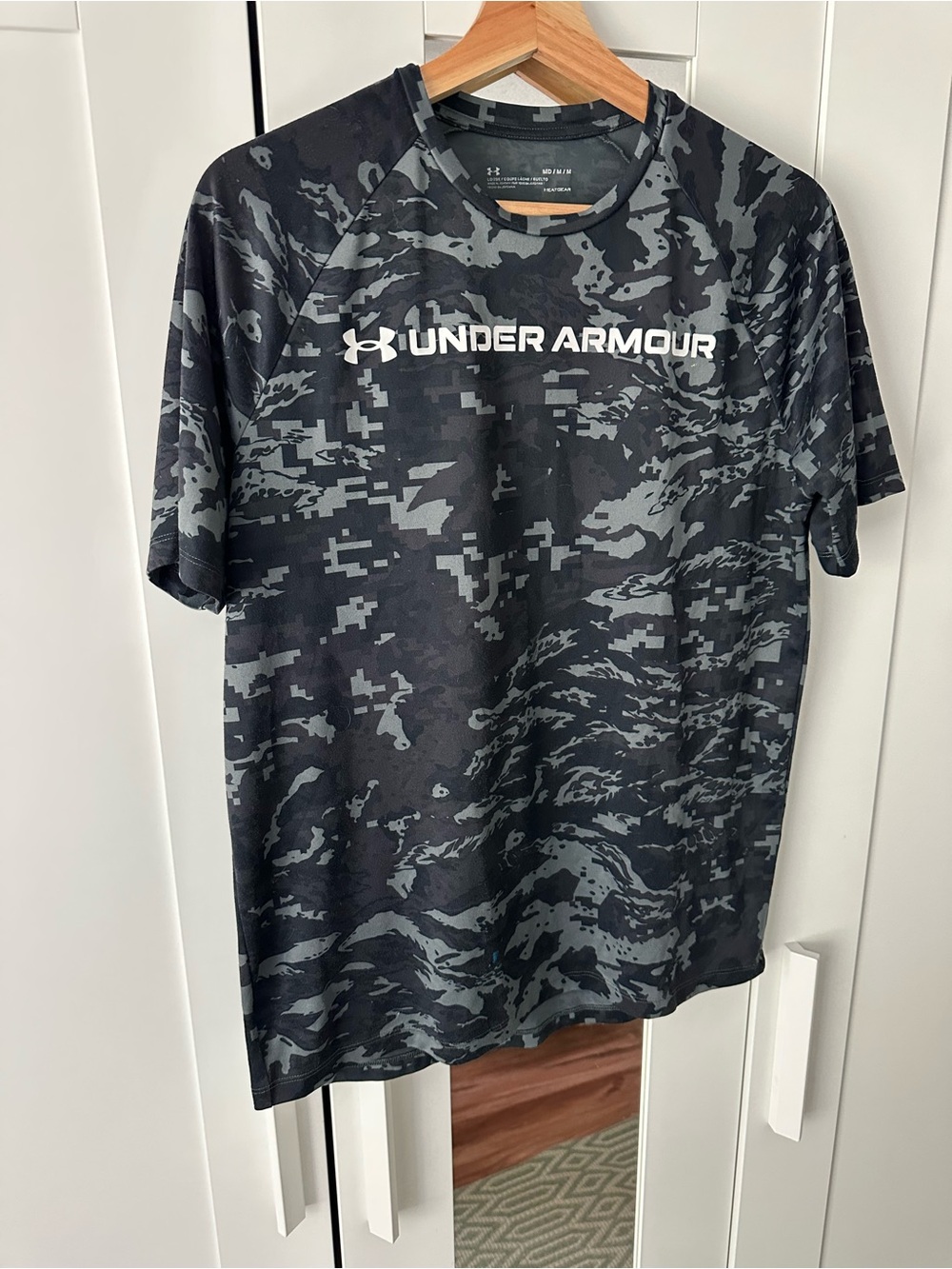 Under Armour Men’s Black & Gray Camo Performance Tee